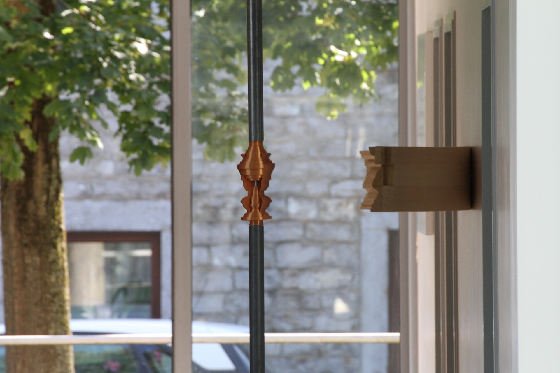 Axis sacome, 240x15x15cm, métal et impression 3D, 2024