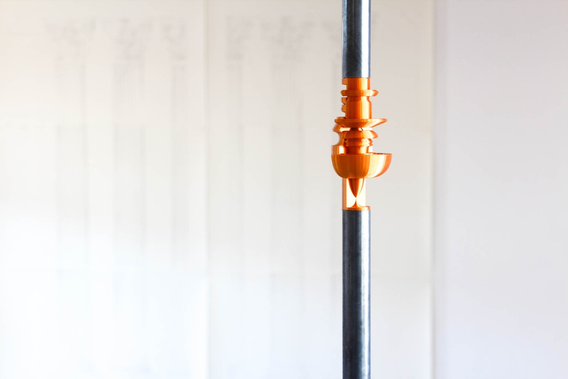 Axis et ordonné, 272x15x15cm, métal et impression 3D, 2023